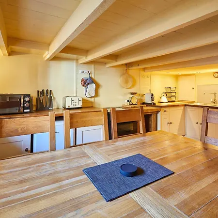 Host & - Ship's Bell בית נופש