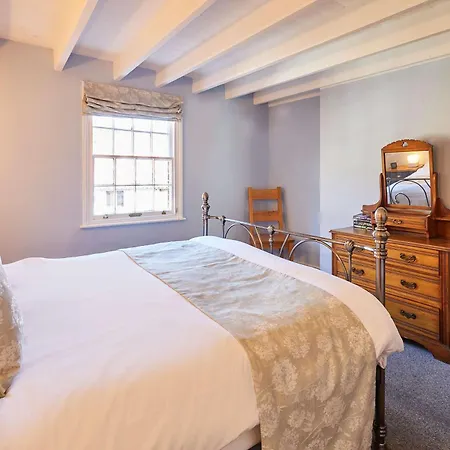 Host & - Ship's Bell Holiday home *