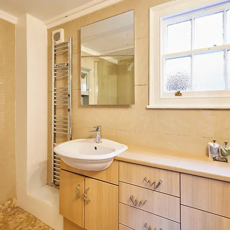 Host & - Ship's Bell Holiday home Staithes